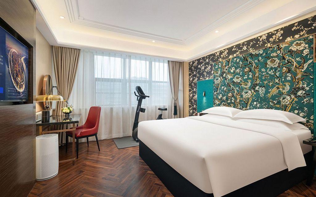 Extreme, King Bed, Queen Bed