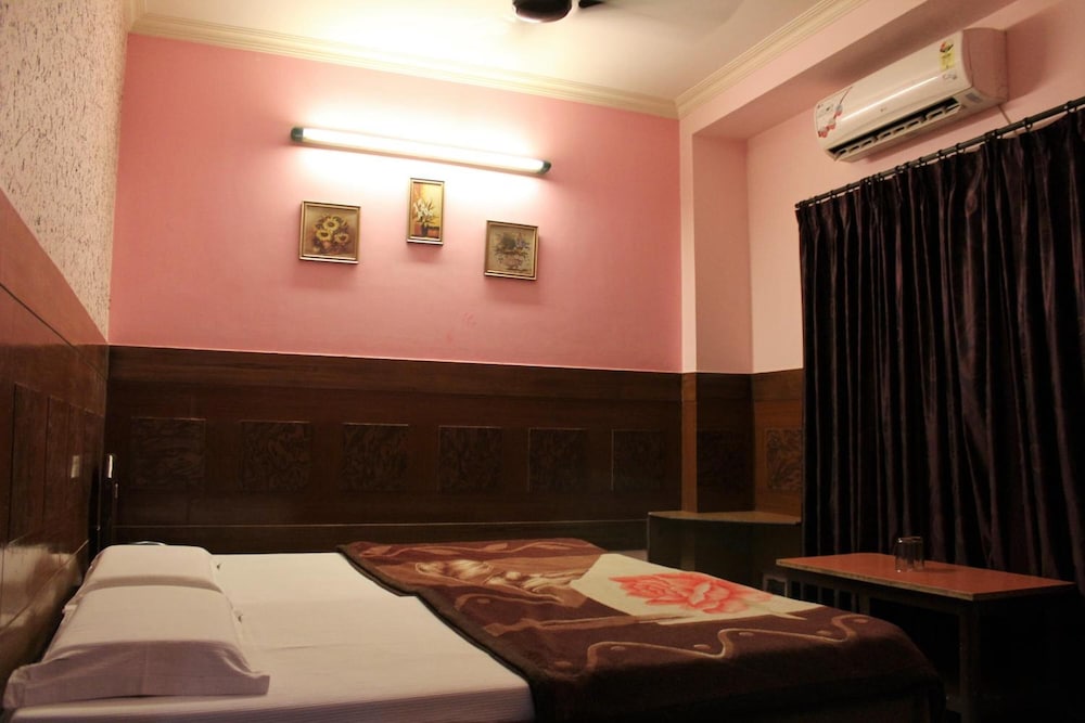 HOTEL AJAY INTERNATIONAL 37/46
