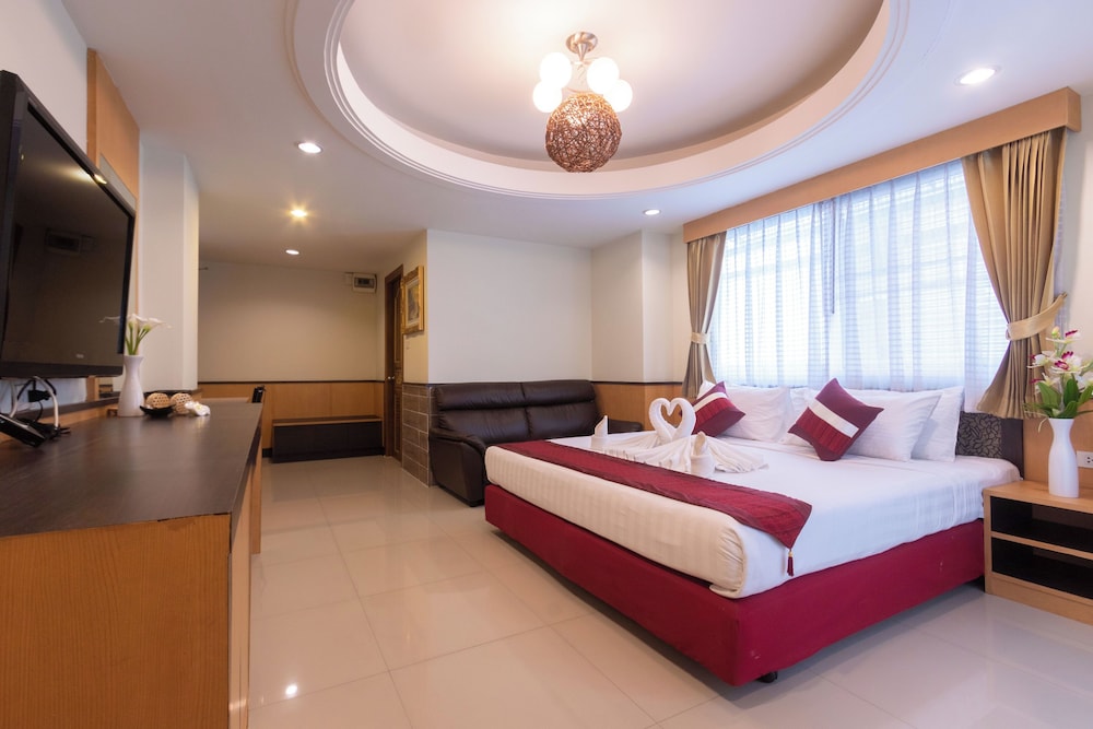 GRAND, DELUXE, DOUBLE BED