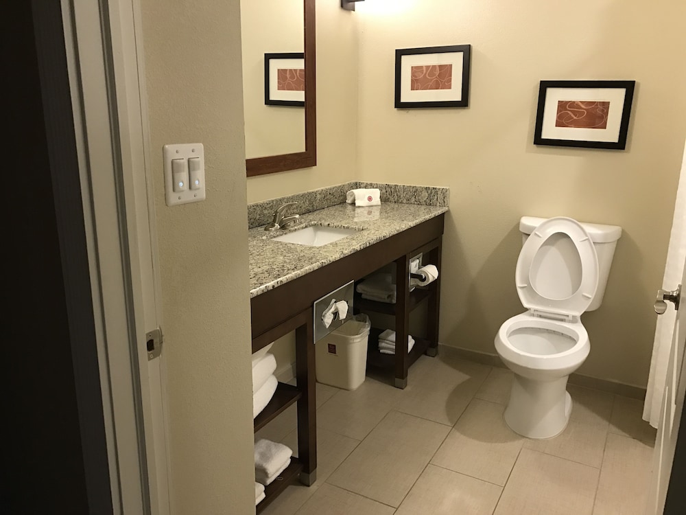Comfort Suites Plymouth Near Us-30 15/38