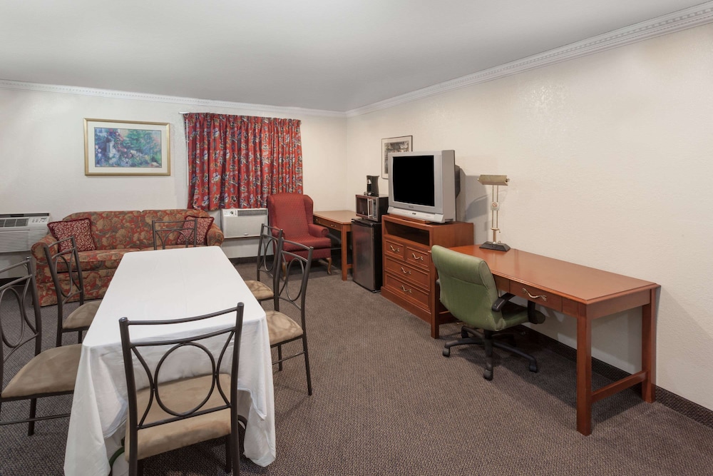 Super 8 By Wyndham Merrillville/Gary Area 36/46