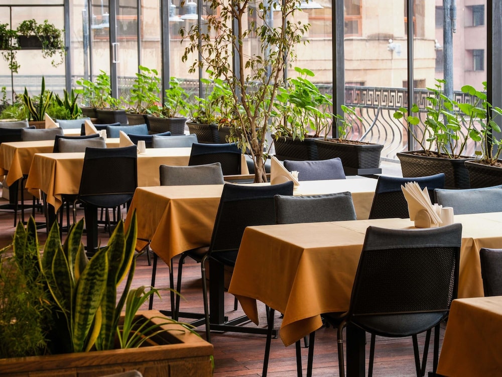 Ibis Yerevan Center 46/67