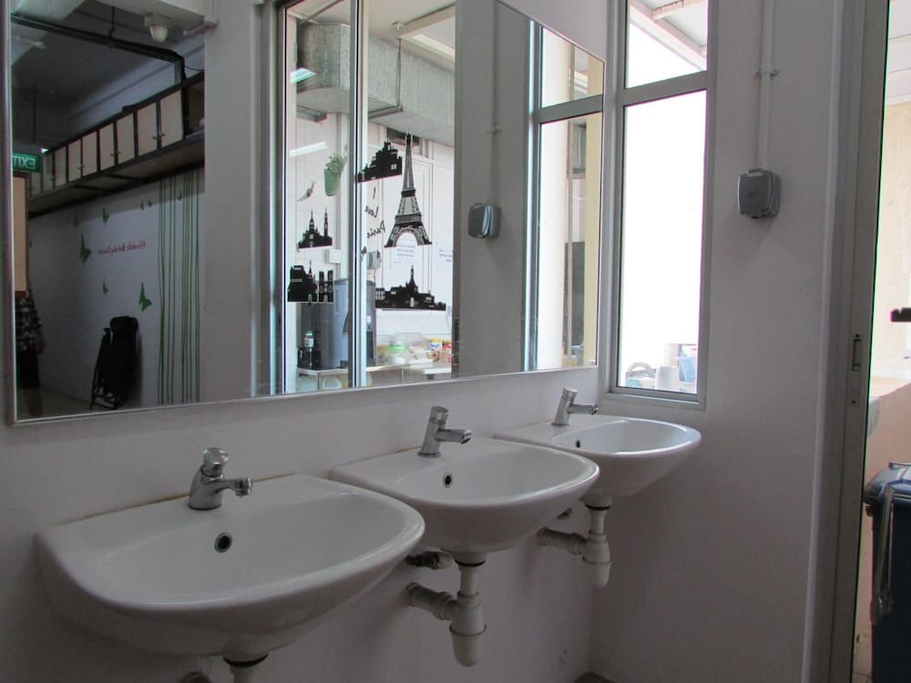 Meadows Hostel 48/49