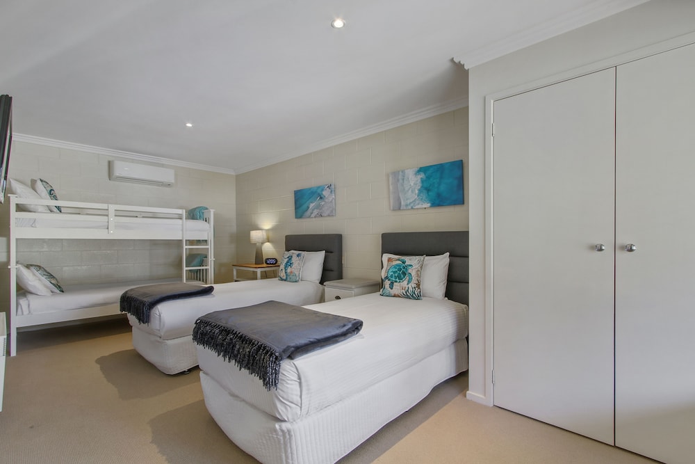 MCMILLANS OF METUNG RESORT 6/50