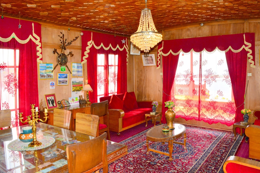 New Golden Flower Heritage Houseboat 15/22