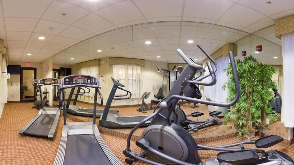 Holiday Inn Express Hotel Suites Easton 37/63