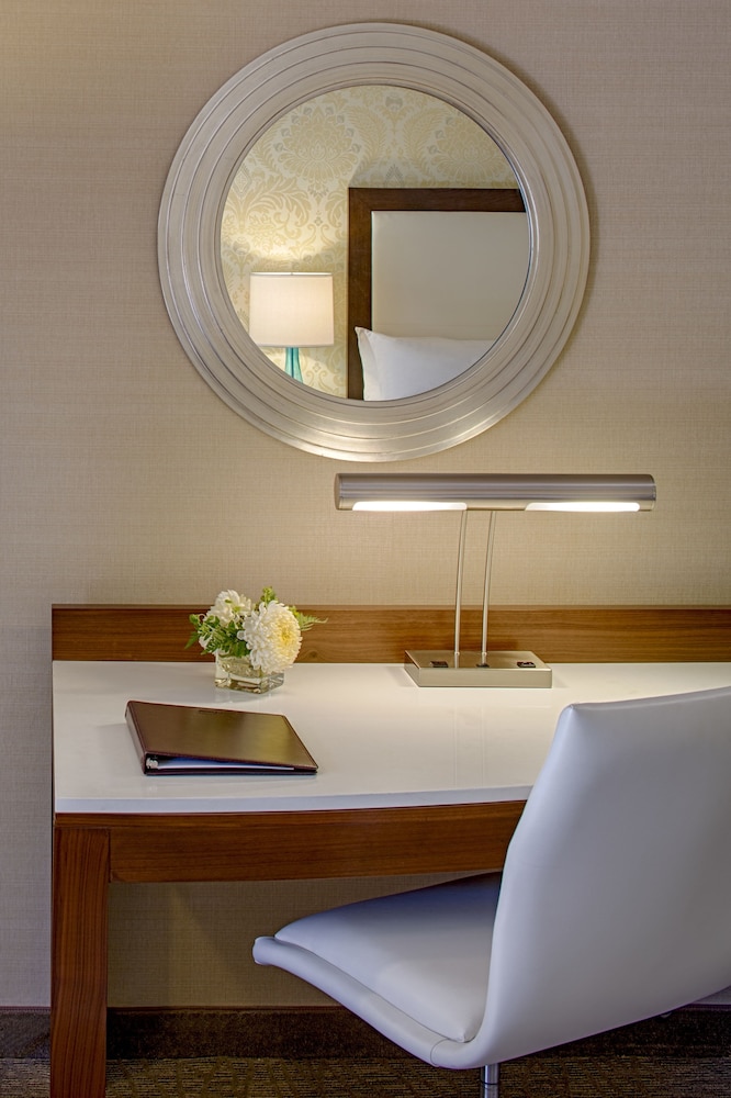 Crowne Plaza Phoenix Chandler Golf Resort 34/61
