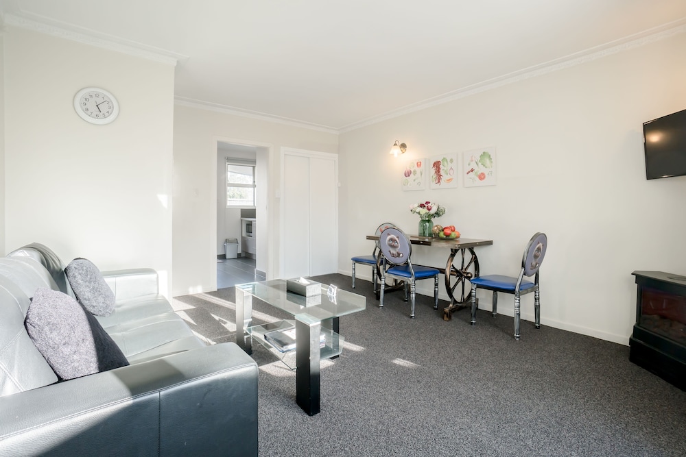Coachman Motel 20/39