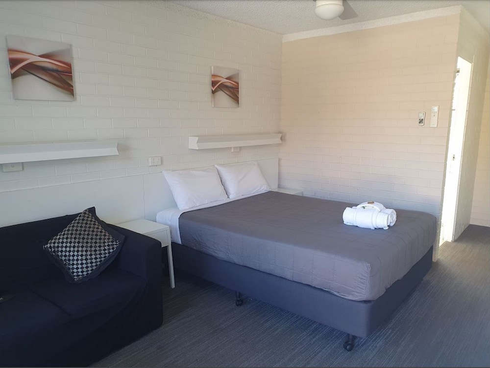 Coastal Bay Motel 14/66
