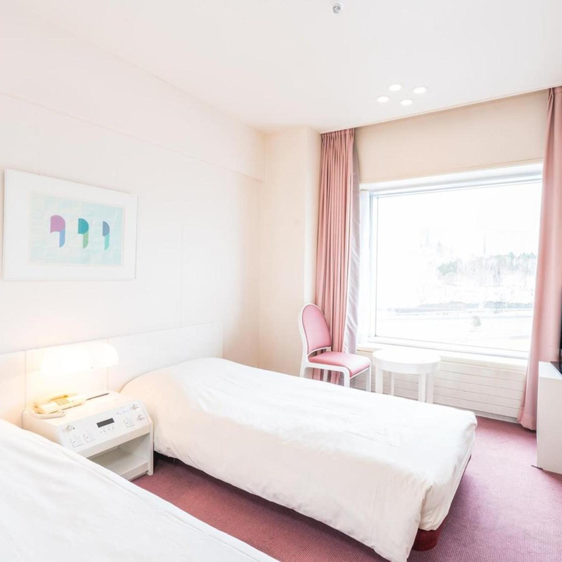 Room, Twin Beds, Riverside, Wing 6