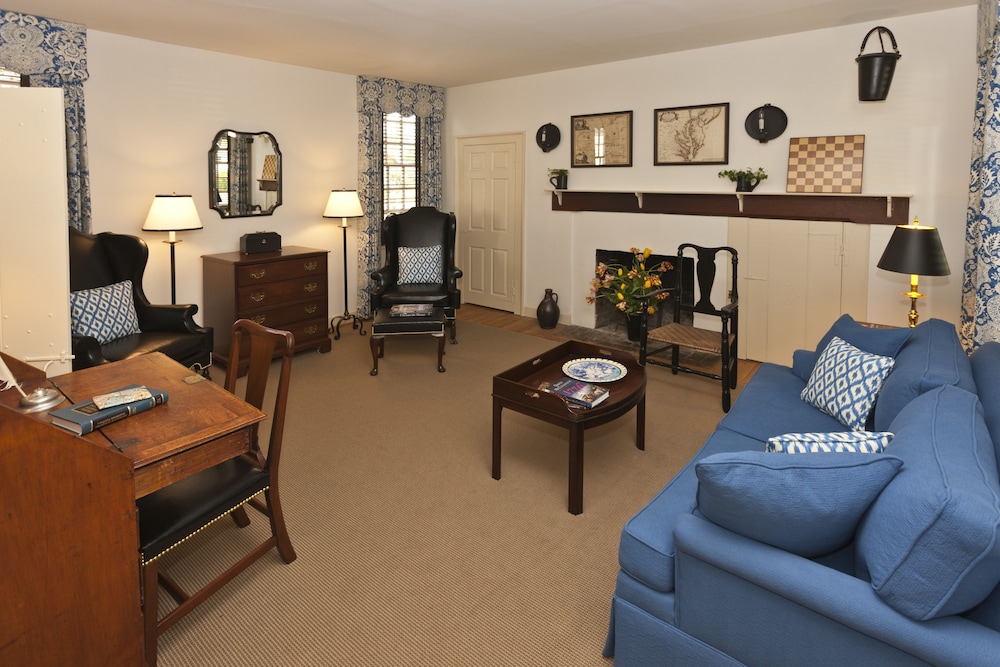 The Colonial Houses - A Colonial Williamsburg Hotel 46/66