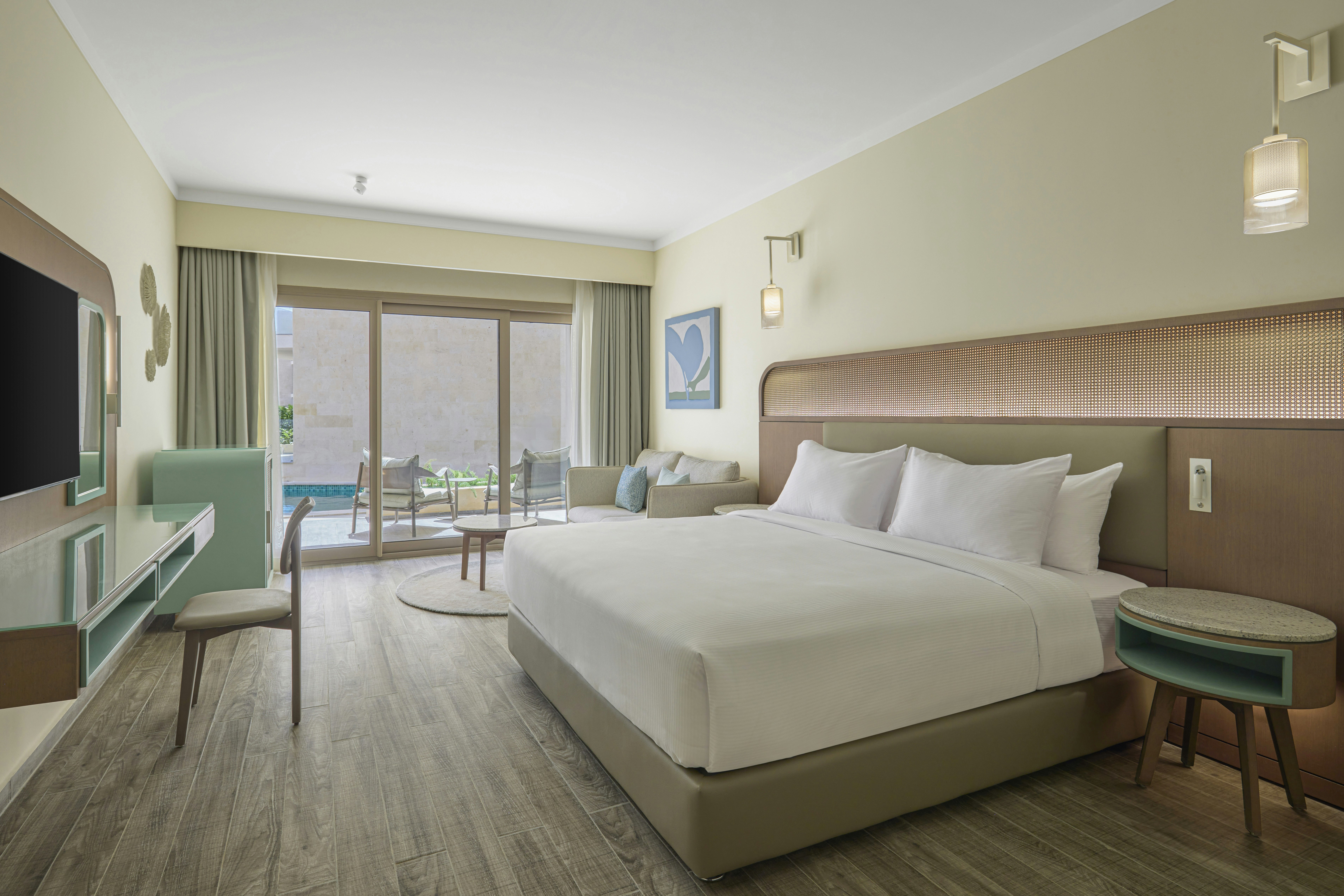 Superior, King Bed, Pool Access