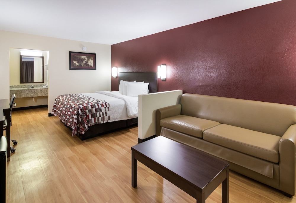 Red Roof Inn & Suites Commerce 20/33