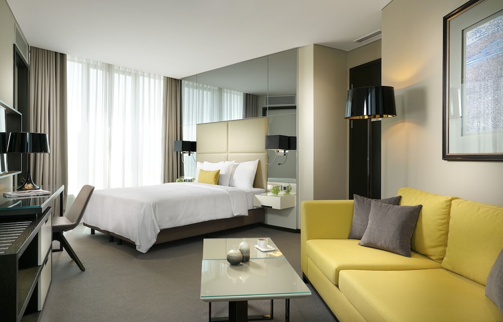 Centro, Suite, King Bed, Corner، Centro Westside Rotana 4/8