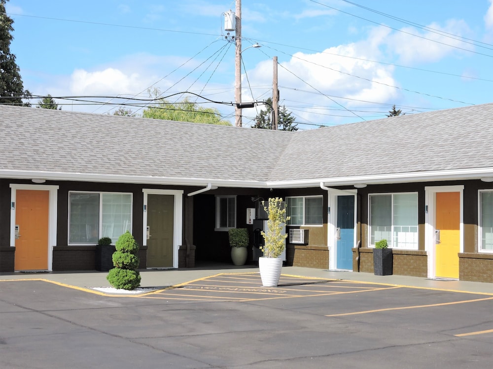 Signature Inn Eugene 7/46