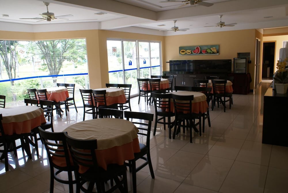 Cristal Palace Inn 35/40