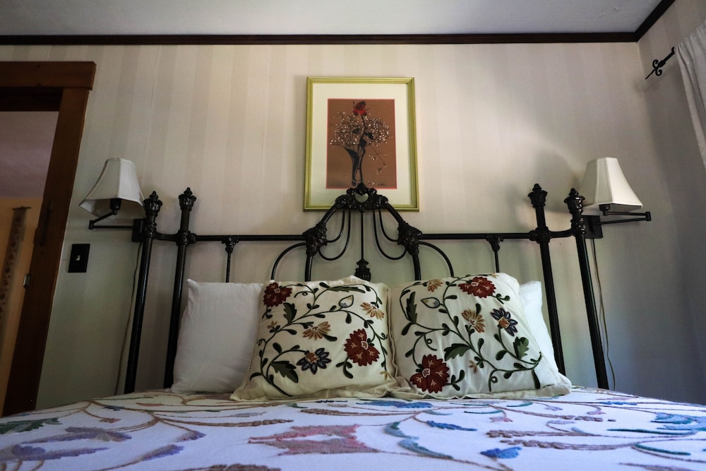 Follansbee Inn 38/72