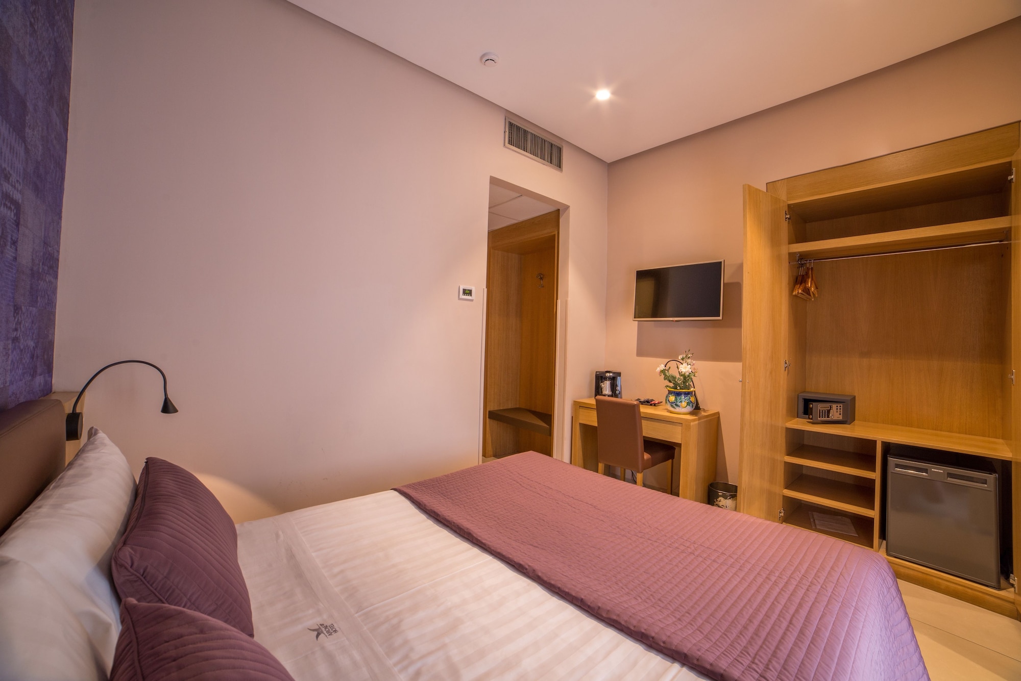 ROOM, DOUBLE BED, BALCONY