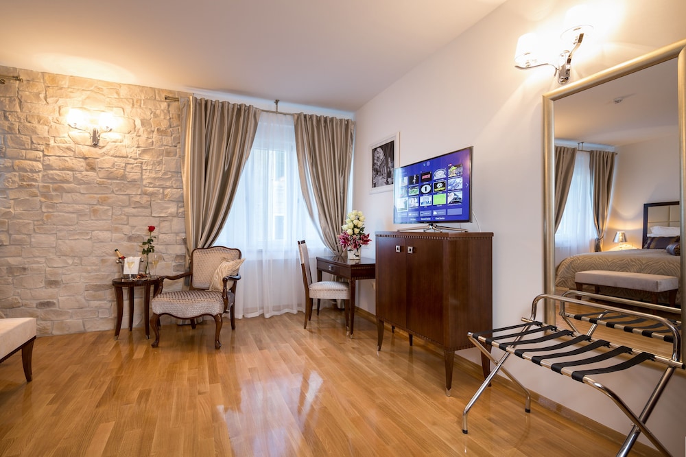 Priska Heritage Rooms 26/50