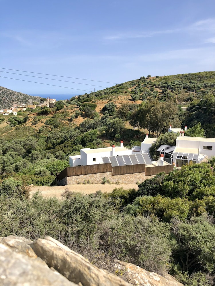 Mourtzanakis Residence 54/60