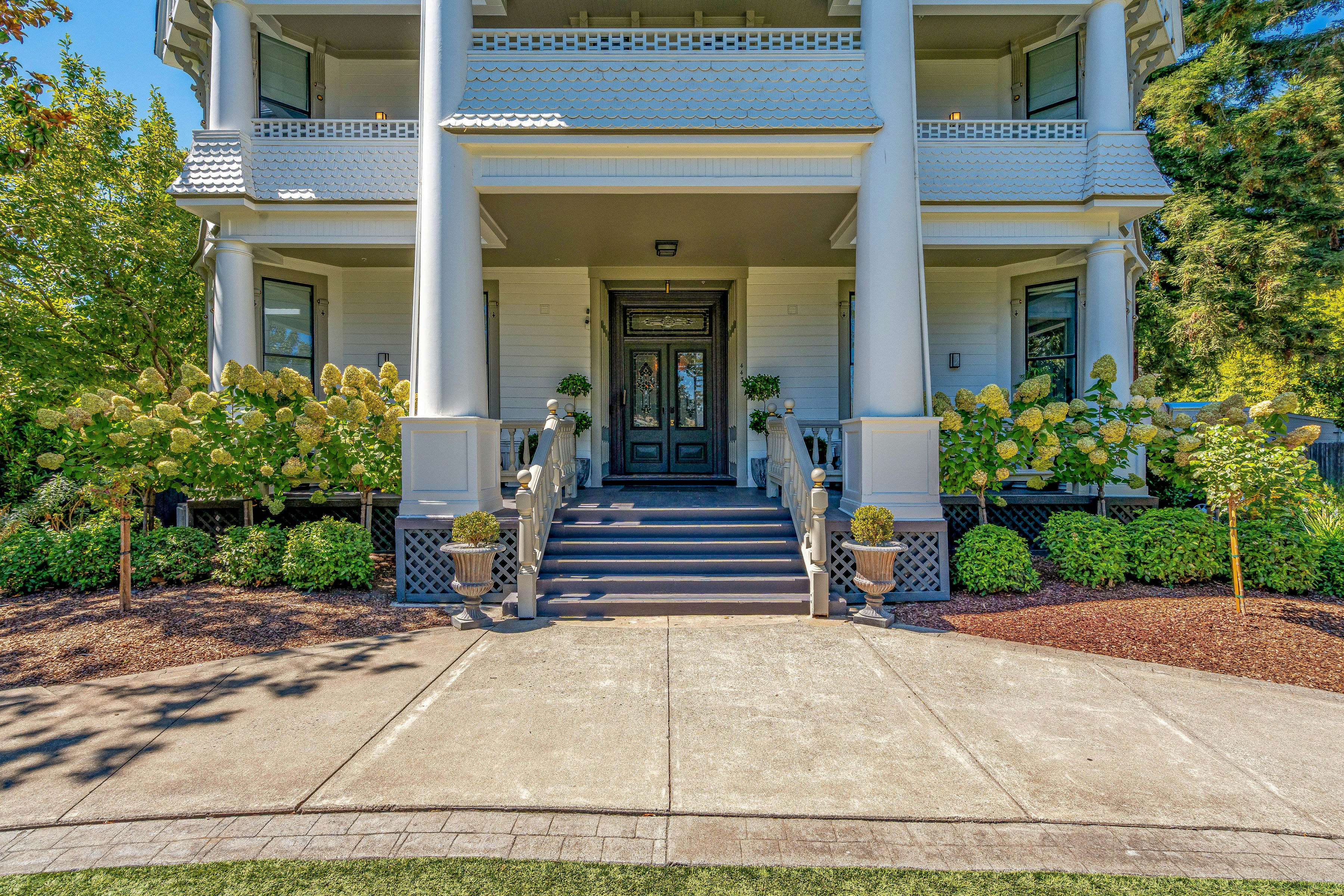 The White House Inn 54/59