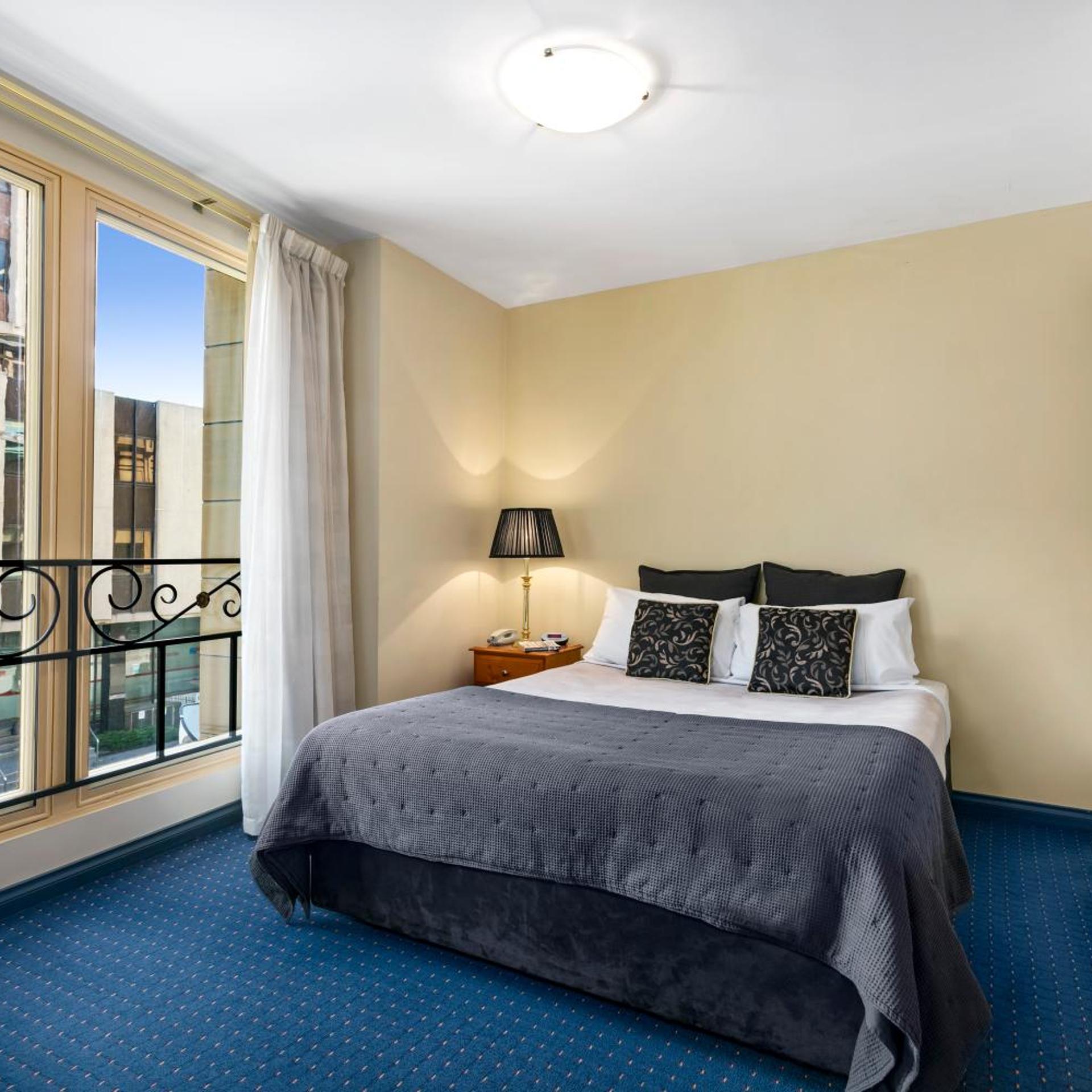 Executive, Suite