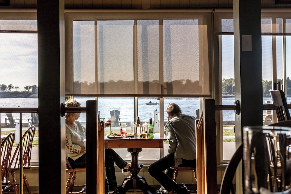 Bluebird Ocean Point Inn 22/47