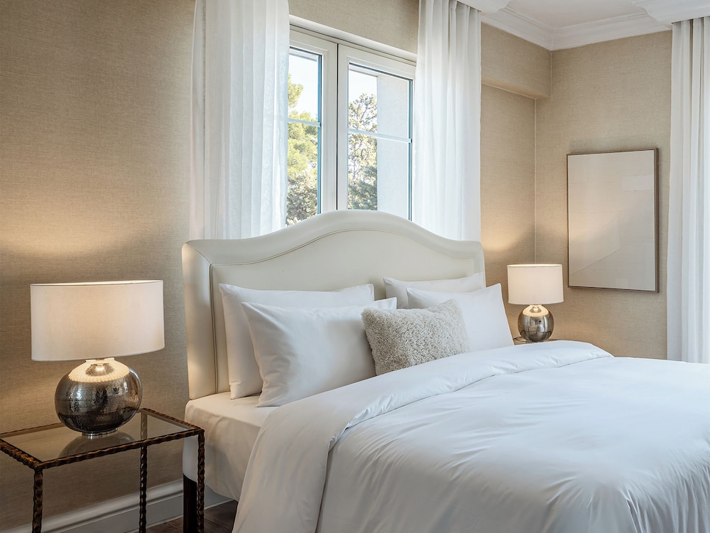 جناح رئاسي بسريرين كوين بإطلالة على المسبح، Grecotel Larissa Imperial 4/8
