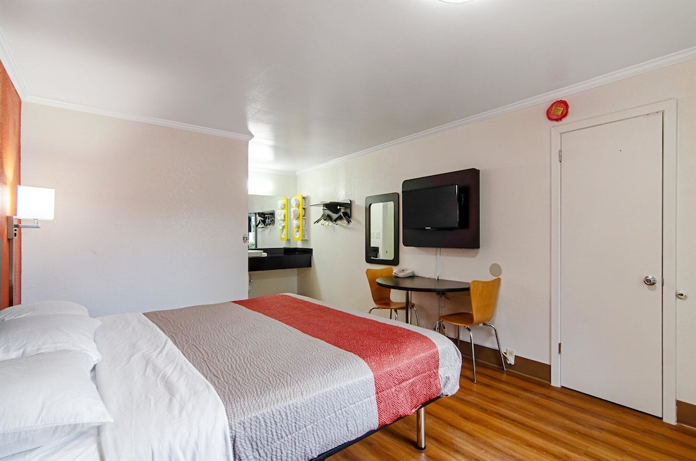 Motel6 Bay Minette, AL 12/42