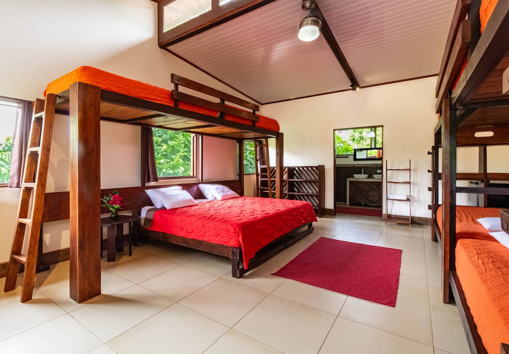 La Anita Rainforest Ranch 5/35