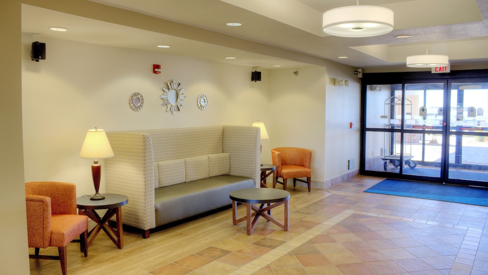 Holiday Inn Express Suites Sioux Center 48/68