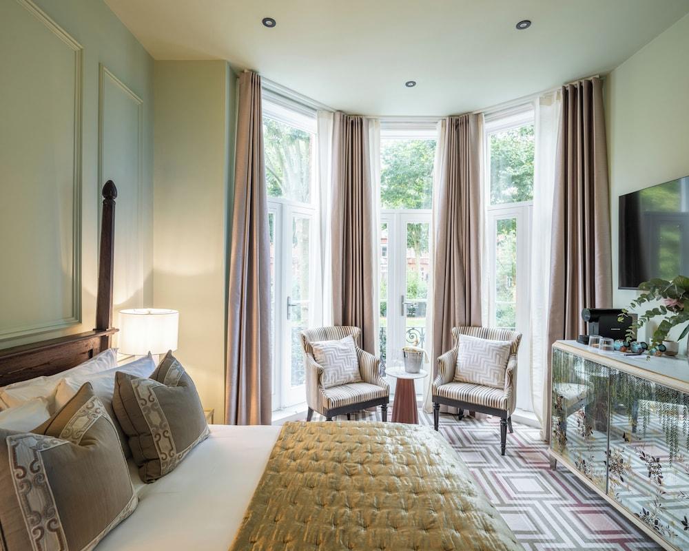 Crown, Suite, 2 Queen Beds