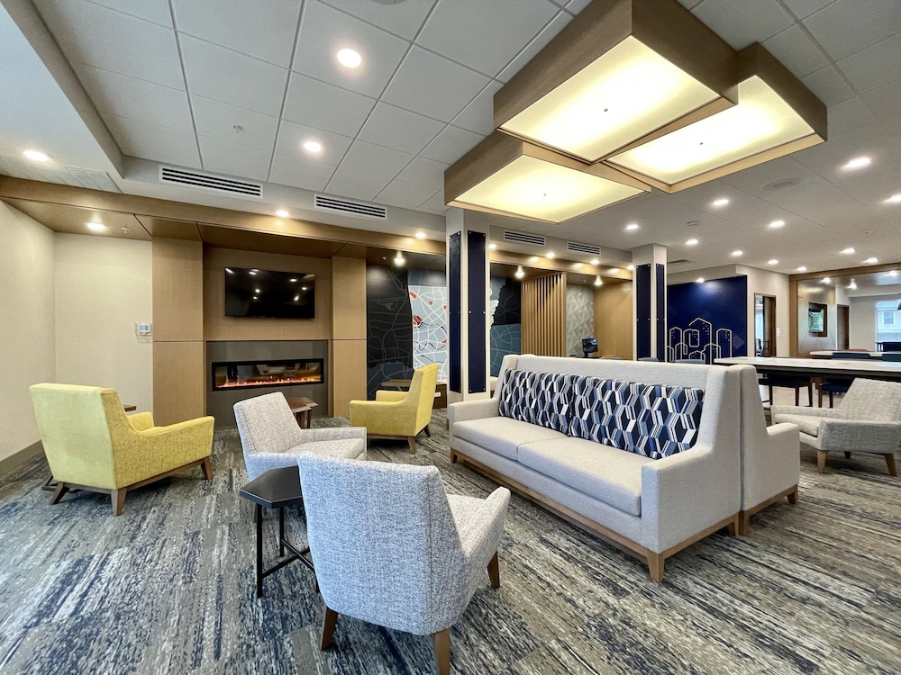 Holiday Inn Express & Suites Ft. Smith Airport, an IHG Hotel 37/75