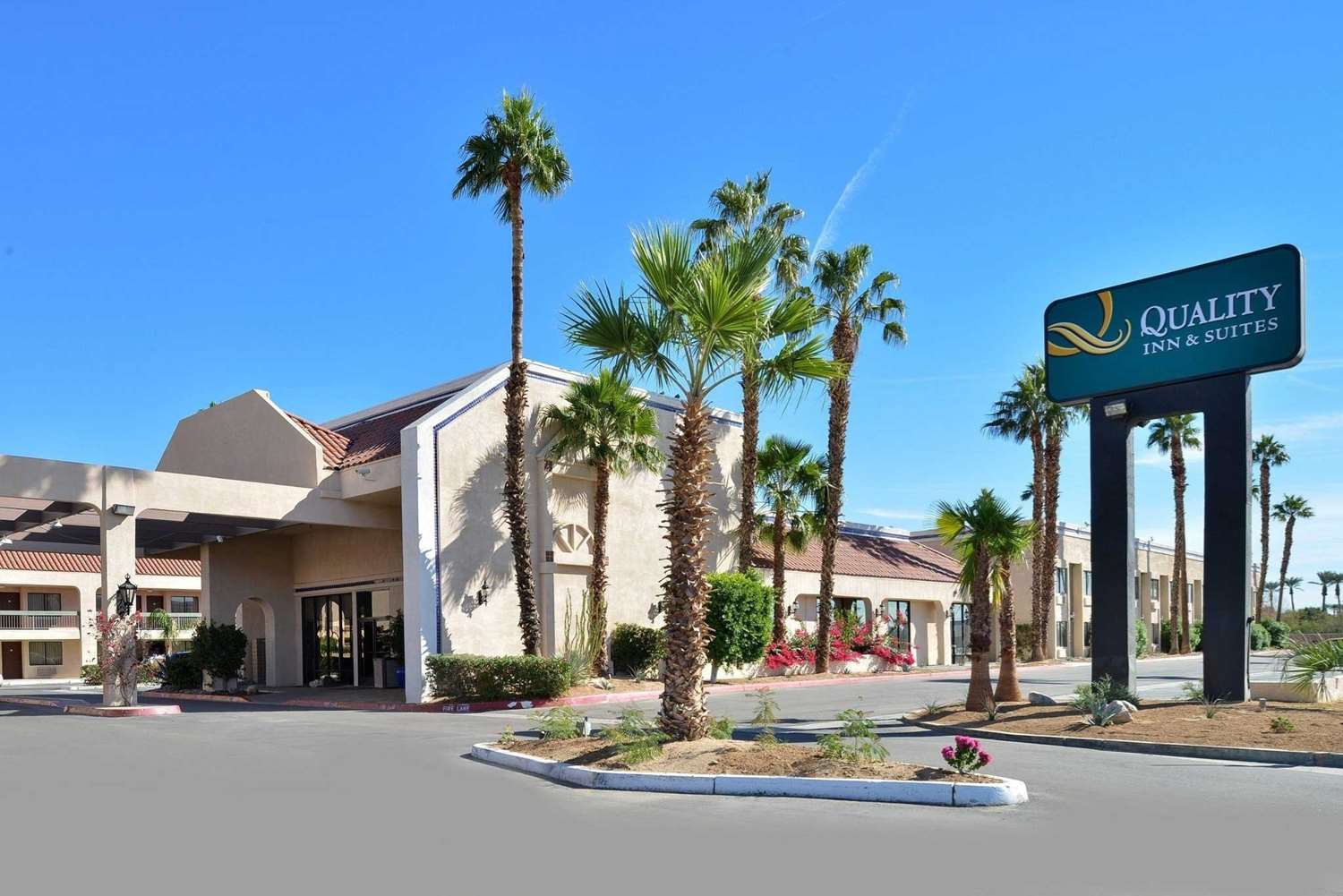 Signature Inn Indio I-10 Coachella Valley 32/36