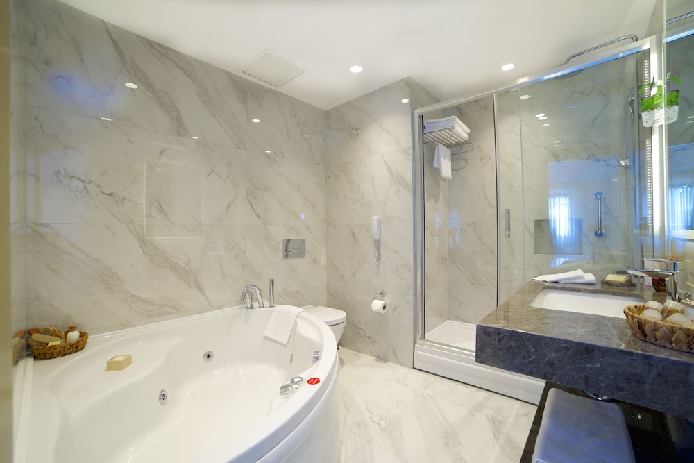 جناح بسرير كينج، Ramada By Wyndham Istanbul Taksim 6/8