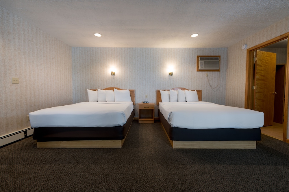 Adirondack Retreat Inn and Suites 22/36