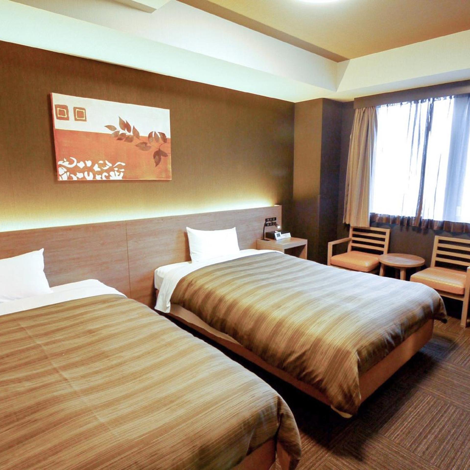غرفة بسريرين منفصلين بإطلالة على البحيرة، Hotel Route Inn Kawaguchiko 2/4