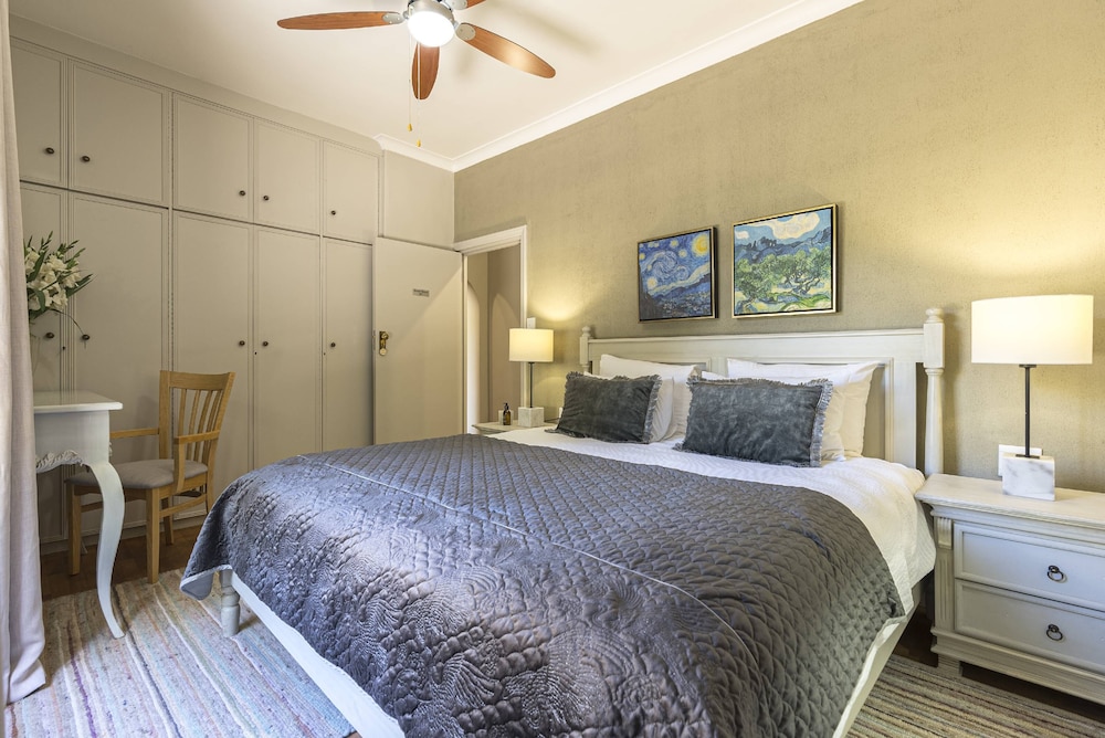 DELUXE, DOUBLE BED