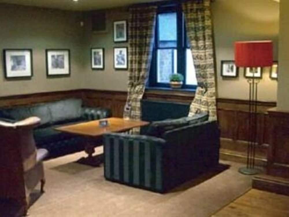 The Hunting Lodge - Restaurant with rooms 12/20