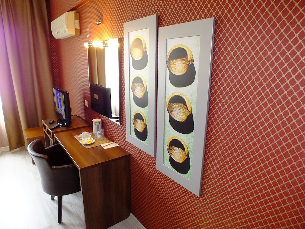Lifos Hotel 8/48