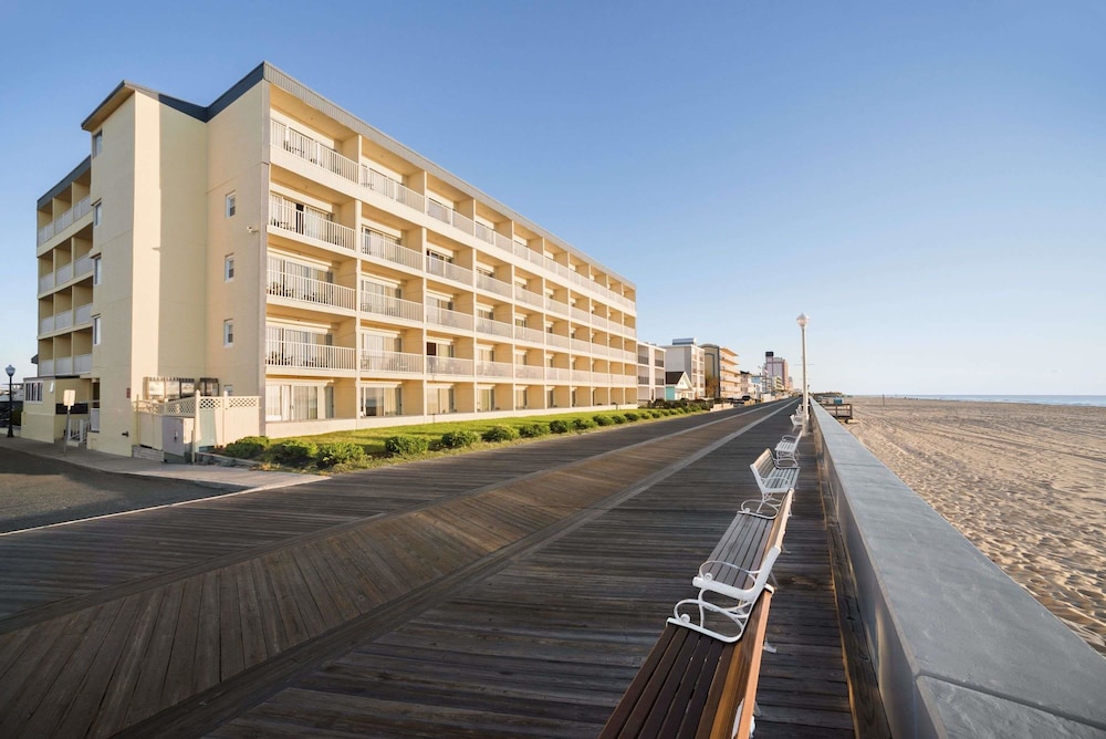 Howard Johnson By Wyndham Ocean City Oceanfront 5/50