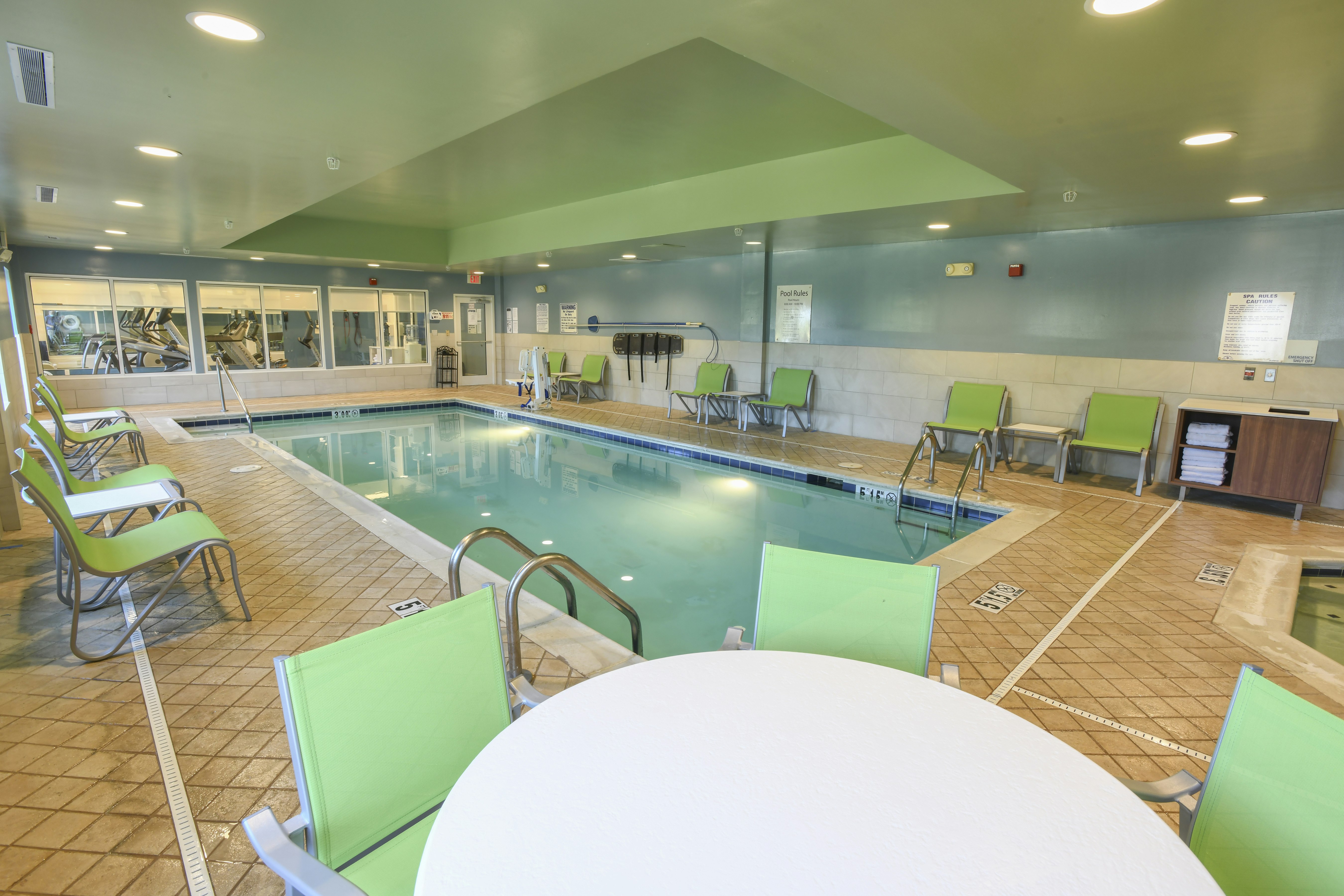 Holiday Inn Express Hotel Suites Richwood Cincinnati South 39/50