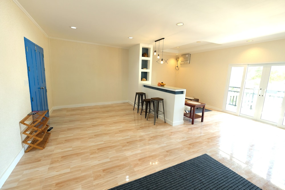 Pescadores Seaview Suites 54/72