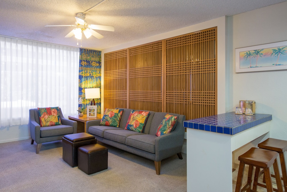 Kuhio Banyan Club 37/59