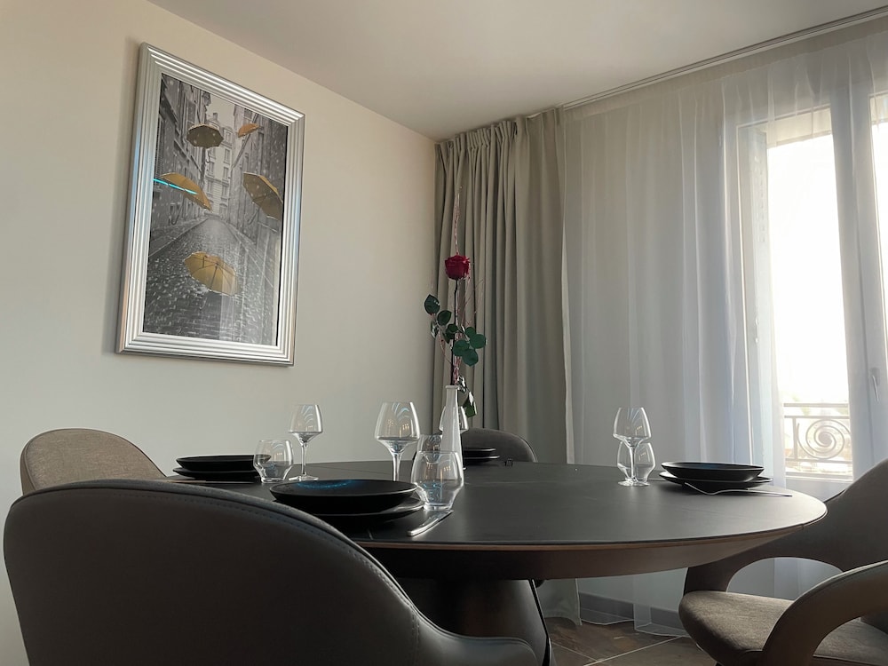 Hotel De Grignan 57/64