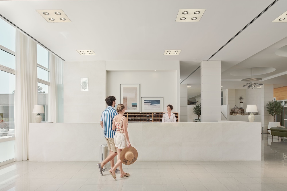 Lobby at Bluesun Hotel Elaphusa, BOL (BRAC)