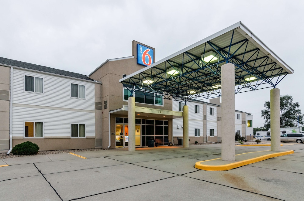 Motel 6 Kearney, NE 47/54