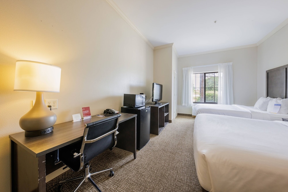 Comfort Suites Lawton Near Fort Sill 27/56