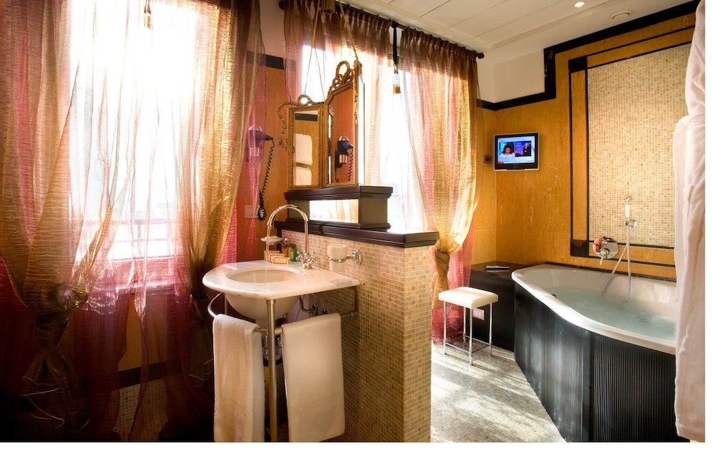 Grand Hotel Savoia Genova, Curio Collection by Hilton 59/73