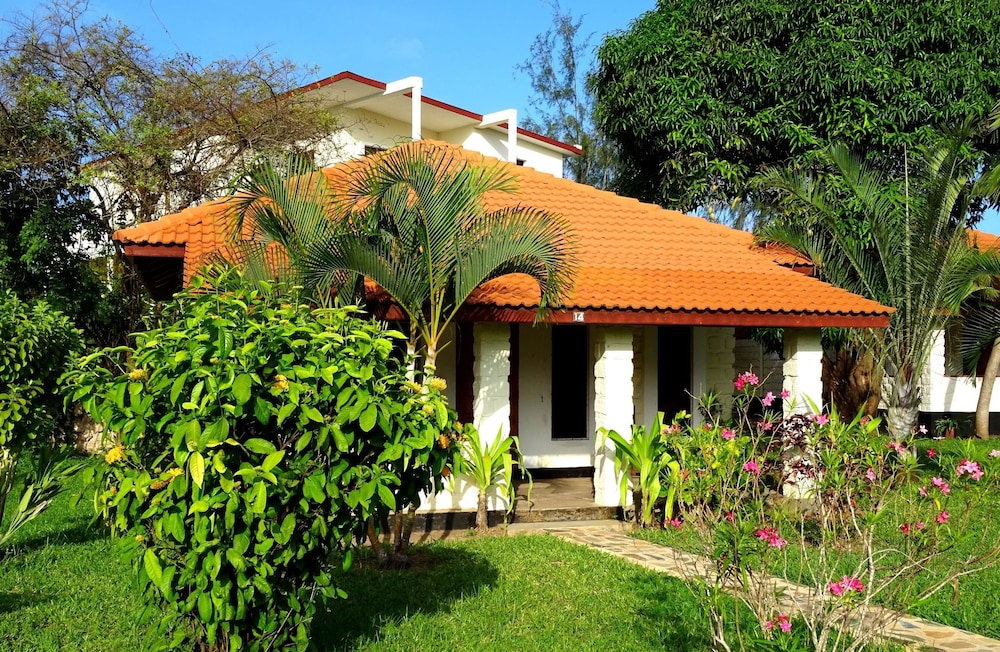 Doric Cottages Diani 39/50